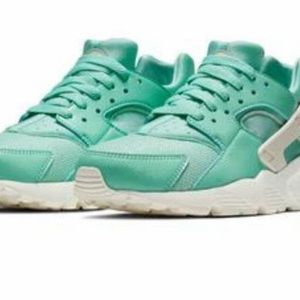 ‼️SOLD‼️Awesome NIKE Air Huarache 13.5 Youth NWOT/Box Tropical Twist/Sail
